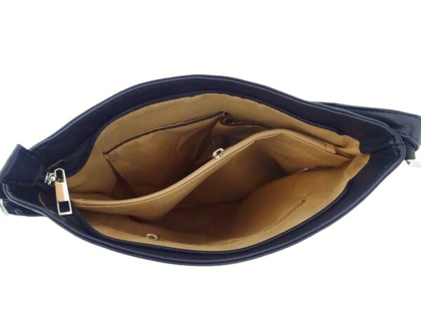 Női műbőr oldaltáska bojttal díszített A935