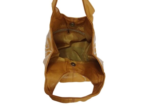 Női műbőr mini kézitáska himzéssel K001