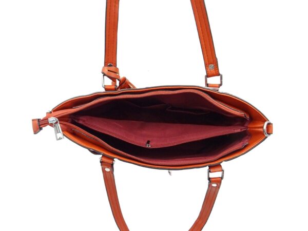 Merevített bojtos műbőr válltáska 1224