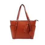 Merevített bojtos műbőr válltáska 1224