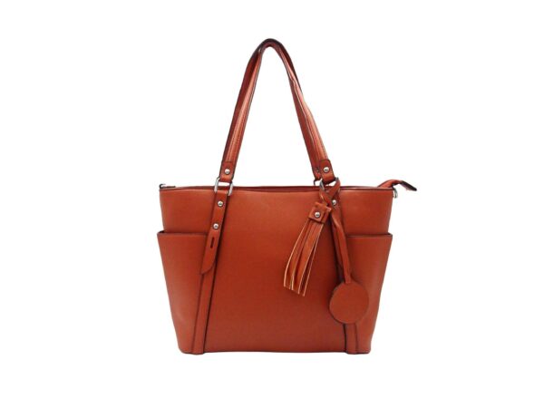 Merevített bojtos műbőr válltáska 1224