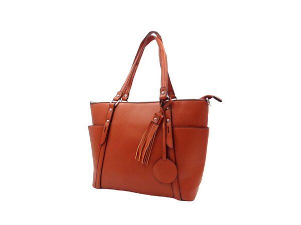 Merevített bojtos műbőr válltáska 1224