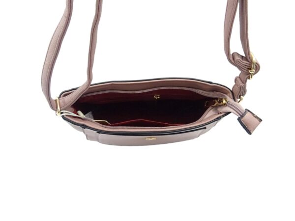 Elegáns kis oldaltáska fém dísszel G7145