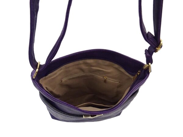 V-betűvel díszített átvetős oldaltáska 218