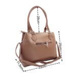 Sokzsebes közepes méretű válltáska varrás mintával 6120