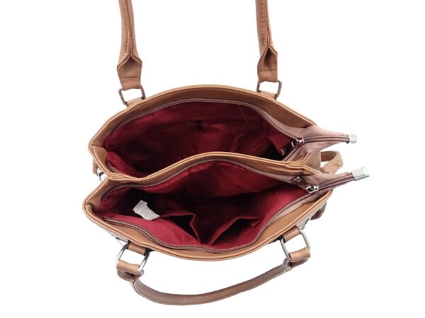 Sokzsebes közepes méretű válltáska varrás mintával 6120