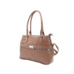 Sokzsebes közepes méretű válltáska varrás mintával 6120