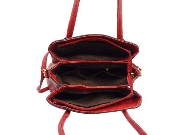 Műbőr női válltáska aranyfém disszel 8817