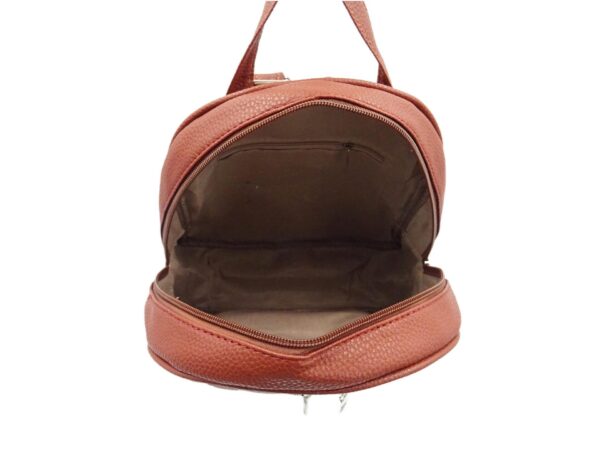 Sokzsebes hátizsák elől kettő cipzárral DL-1386