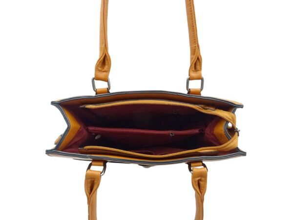 Szögletes válltáska pajzs formájú fém dísszel G7172