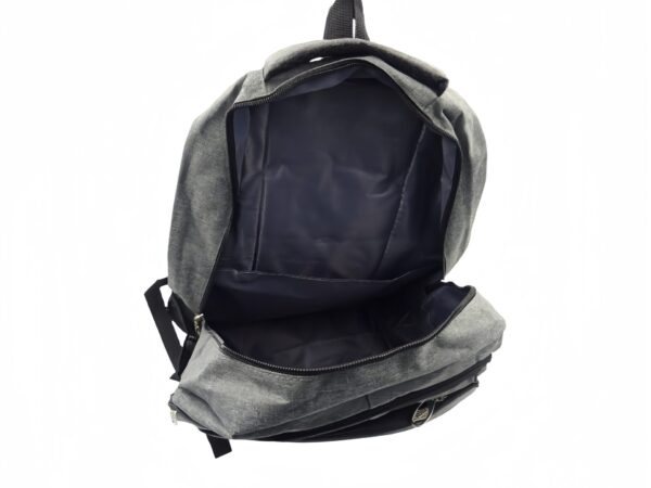 Nagy hátizsák négy zsebes 8176