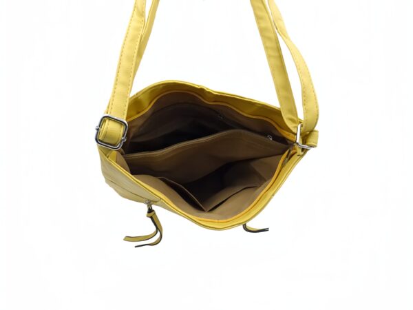 Sokzsebes műbőr oldaltáska választóval 222