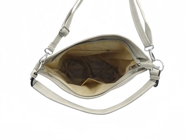 Közepes válltáska szivecskés dísszel 1008