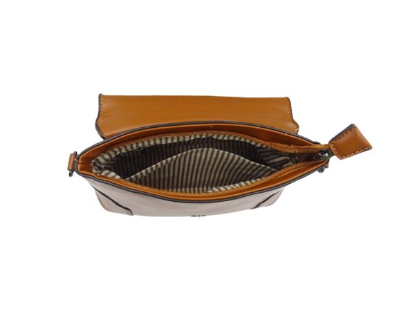 Merevített kis kézitáska steppelt mintával 7218