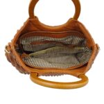 Puha műbőr kézitáska fa fogóval 9887