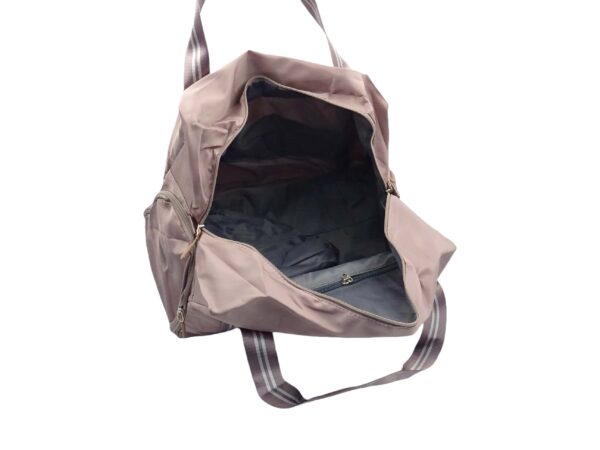 Letisztult sporttáska cipőtartóval színes pánttal 802